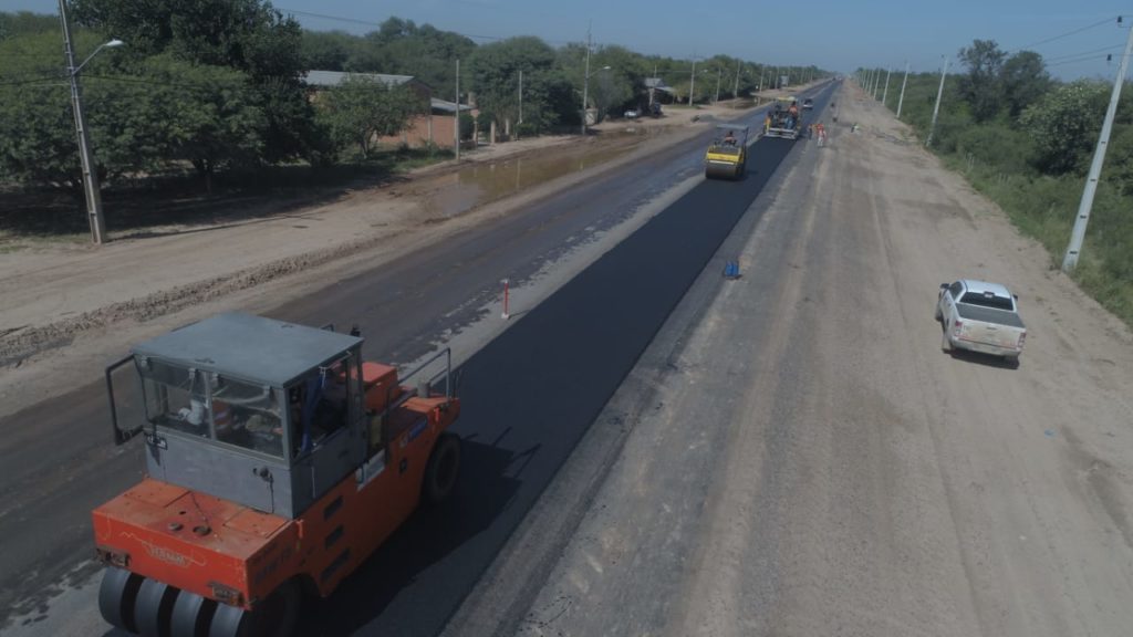 Comenzó la colocación de la primera capa de asfaltado en el acceso a Neuland Comenzó la colocación de la primera capa de asfaltado en el acceso a Neuland