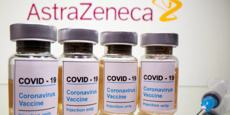 Salud suspendió aplicación de AstraZeneca por «prudencia» y pide tranquilidad a vacunados