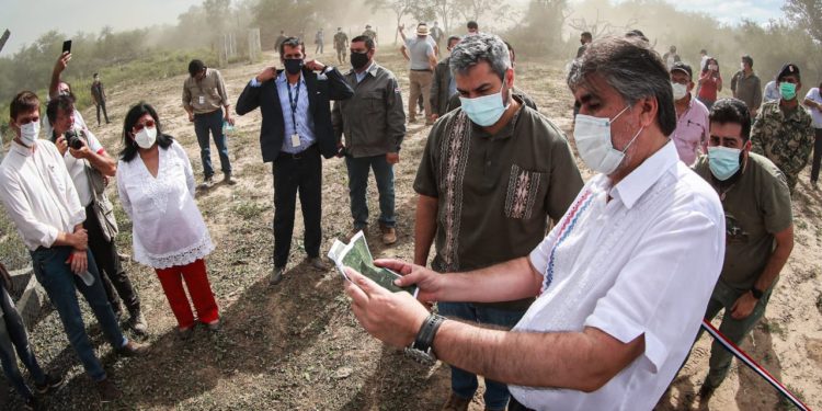 Mario Abdo inauguró obra de ampliación de la red de comunicación en el Chaco Mario Abdo inauguró obra de ampliación de la red de comunicación en el Chaco