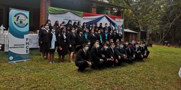 Miembros de comunidad Pai Tavyterã concluyeron carrera universitaria en Concepción Miembros de comunidad Pai Tavyterã concluyeron carrera universitaria en Concepción