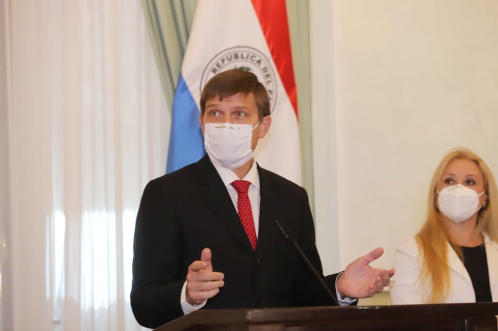 Brunetti renunció y preocupa la situación de la educación en Paraguay Brunetti renunció y preocupa la situación de la educación en Paraguay