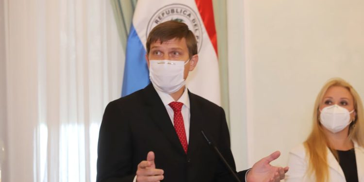 Brunetti renunció y preocupa la situación de la educación en Paraguay Brunetti renunció y preocupa la situación de la educación en Paraguay