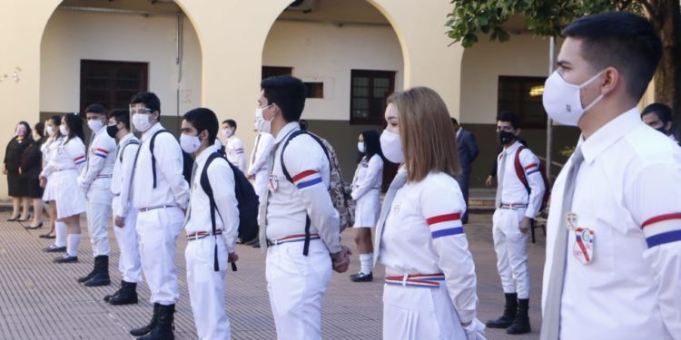 Unos 535.000 alumnos mantienen clases en sector oficial siguiendo protocolo de retorno seguro Unos 535.000 alumnos mantienen clases en sector oficial siguiendo protocolo de retorno seguro