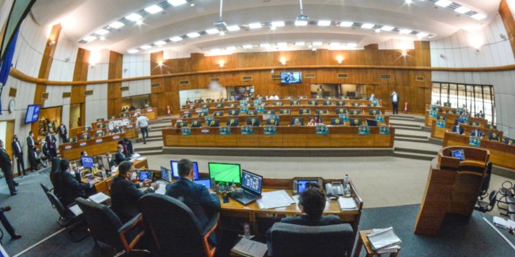 Congreso sanciona ley que destina fondos socioambientales para Salud durante pandemia