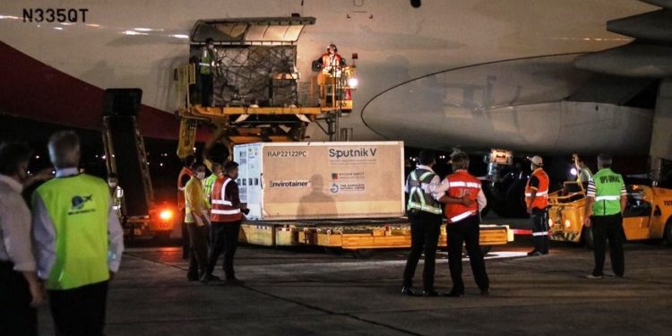 Arribaron las 20.000 dosis de Sputnik V para completar cobertura del personal de blanco Arribaron las 20.000 dosis de Sputnik V para completar cobertura del personal de blanco