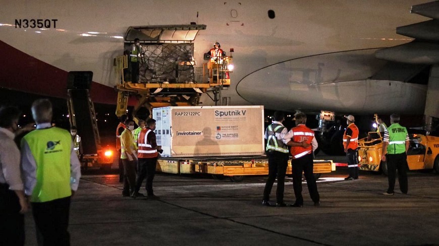 Arribaron las 20.000 dosis de Sputnik V para completar cobertura del personal de blanco