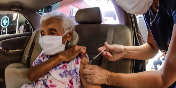 Unos 25.000 adultos mayores se inmunizaron desde que inició la vacunación