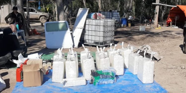 Agentes localizan campamento narco en zona de Puerto Pinasco, Chaco