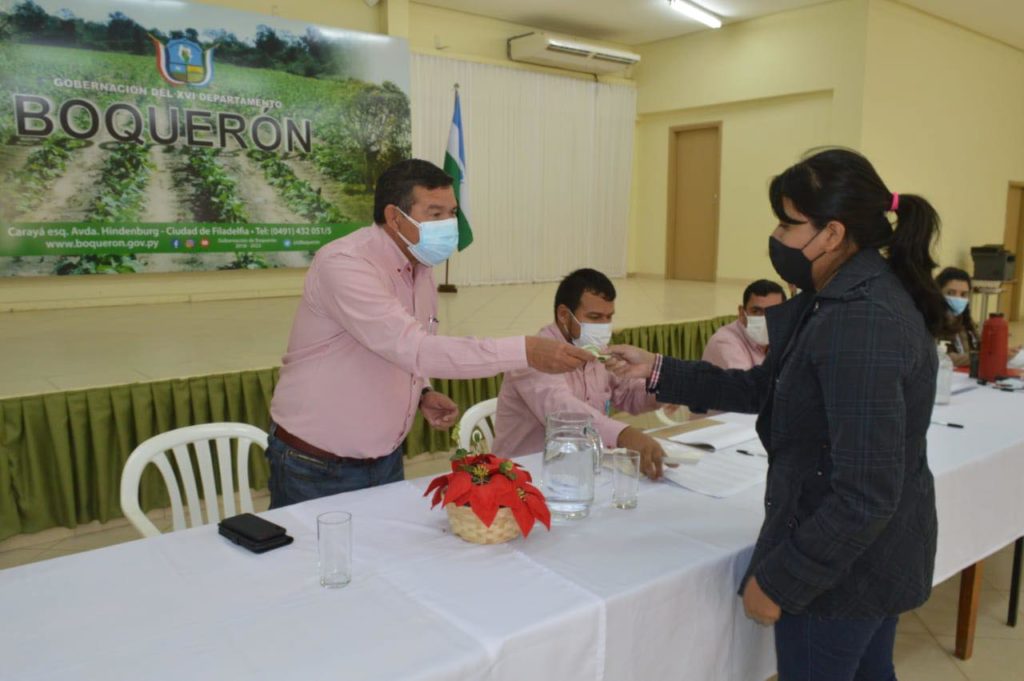 Gobernación desembolsó ayudas económicas para 217 jóvenes de Boquerón Gobernación desembolsó ayudas económicas para 217 jóvenes de Boquerón