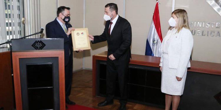 Brindan reconocimiento a fiscal de Filadelfia por sus labores contra el narcotráfico Brindan reconocimiento a fiscal de Filadelfia por sus labores contra el narcotráfico