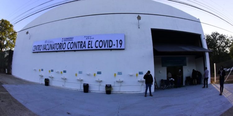 COVID-19: inauguran centro de vacunación en Capiatá COVID-19: inauguran centro de vacunación en Capiatá