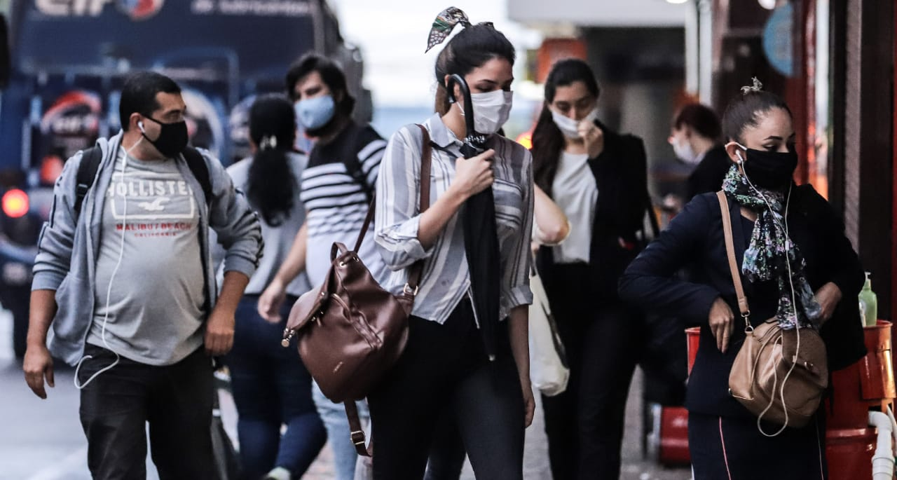 Prevén flexibilizar medidas sanitarias para aliviar impacto económico