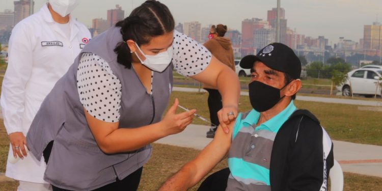 Vacunas COVID-19 e Influenza: conozca el procedimiento de aplicación Vacunas COVID-19 e Influenza: conozca el procedimiento de aplicación