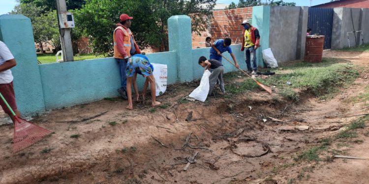 Destacan involucramiento de vecinos para minga ambiental en Barrio Sur de Loma Plata Destacan involucramiento de vecinos para minga ambiental en Barrio Sur de Loma Plata