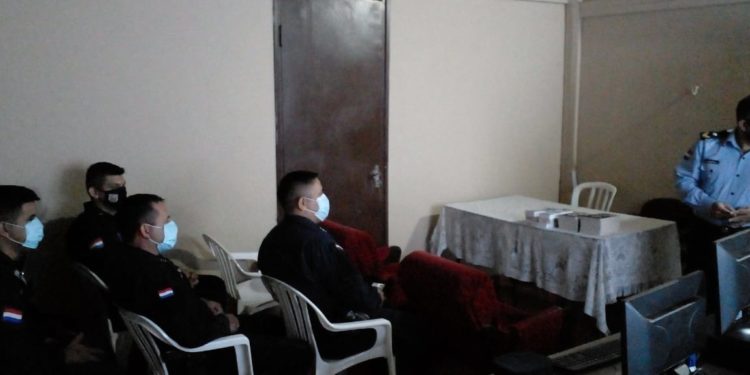 Agentes policiales de Cordillera participaron en charlas y recibieron materiales de apoyo Agentes policiales de Cordillera participaron en charlas y recibieron materiales de apoyo