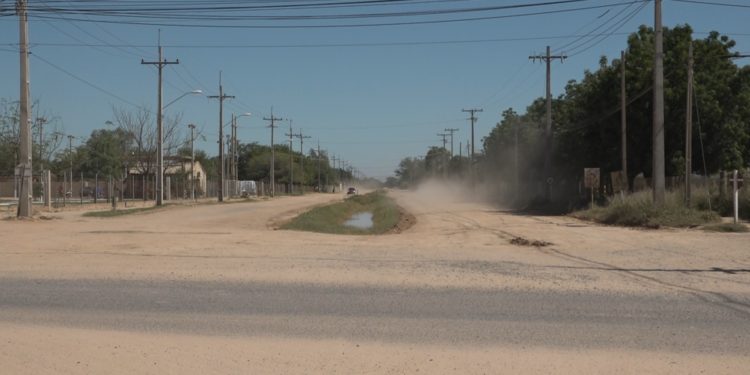 Gobernador defendió su proyecto de pavimentación para la calle Carayá Gobernador defendió su proyecto de pavimentación para la calle Carayá