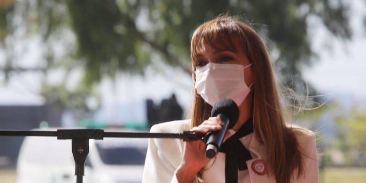 Ministra confirma conversaciones para un posible reajuste del salario mínimo