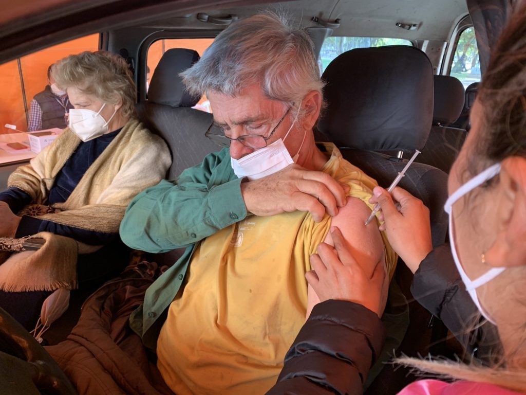 Ya están habilitados a vacunarse contra covid-19 los nacidos hasta 1959