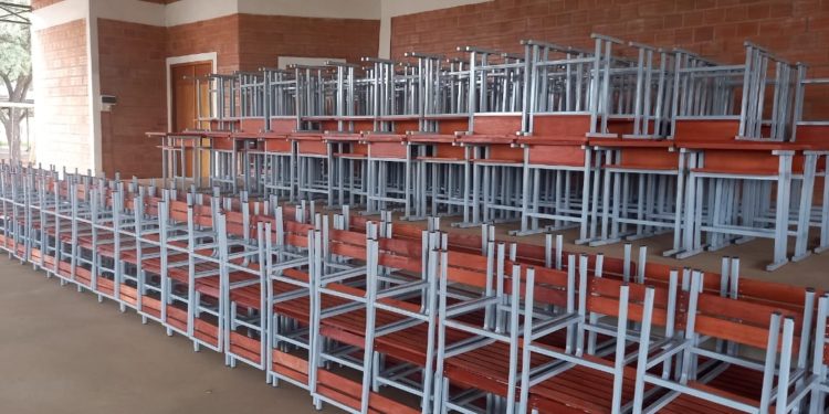 Realizan entrega de mobiliarios a instituciones educativas de Mcal. Estigarribia