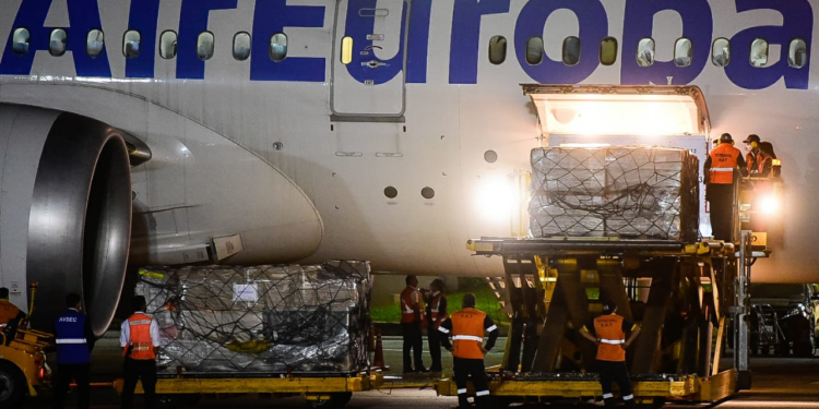 Arribó al Paraguay el primer lote de vacunas Moderna para embarazadas