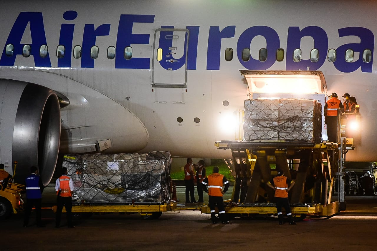 Arribó al Paraguay el primer lote de vacunas Moderna para embarazadas