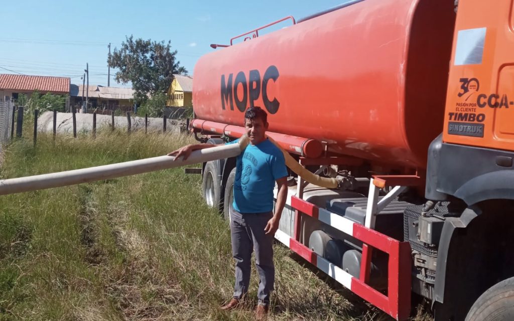MOPC entregó 20.000 litros de agua en la ciudad de Pozo Colorado