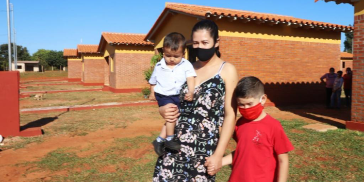 Otras 40 familias se suman a la amplia lista de beneficiarias con viviendas sociales