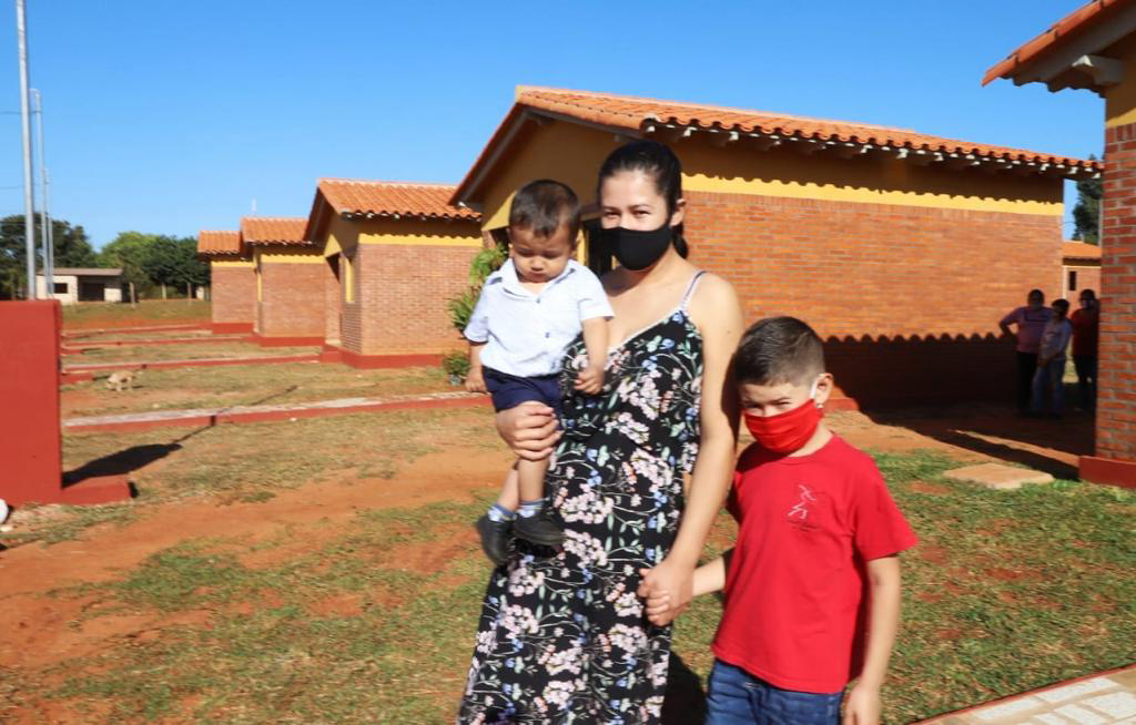 Otras 40 familias se suman a la amplia lista de beneficiarias con viviendas sociales