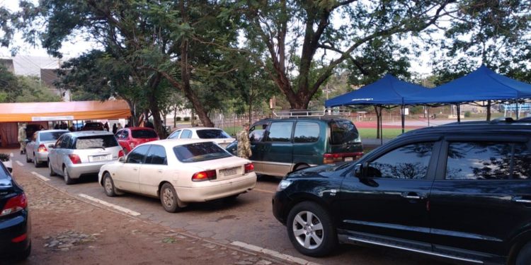 Destacan gran afluencia de personas de más de 50 años en vacunatorios