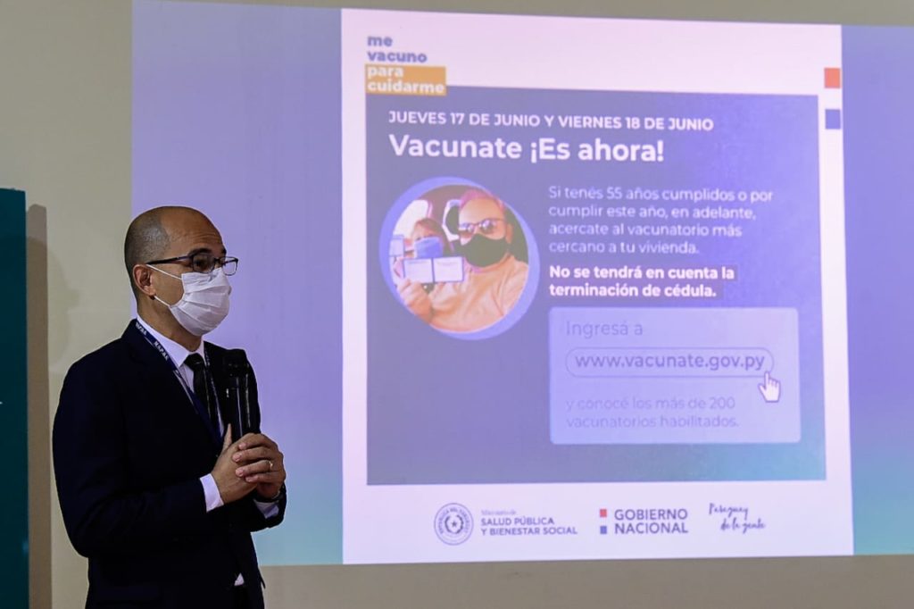 Jueves y viernes vacunarán a personas de 55 años en adelante sin considerar número de C.I.