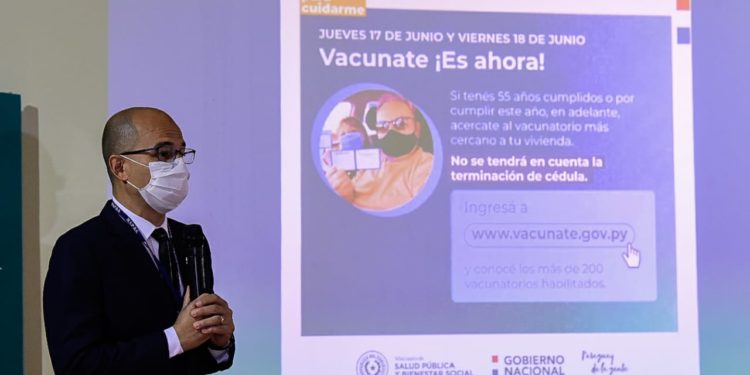 Jueves y viernes vacunarán a personas de 55 años en adelante sin considerar número de C.I.