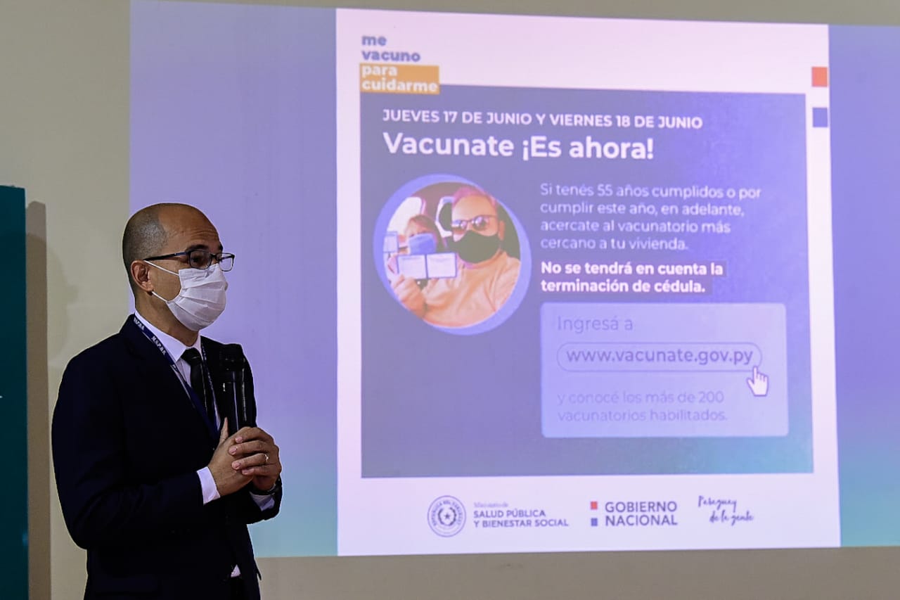 Jueves y viernes vacunarán a personas de 55 años en adelante sin considerar número de C.I.