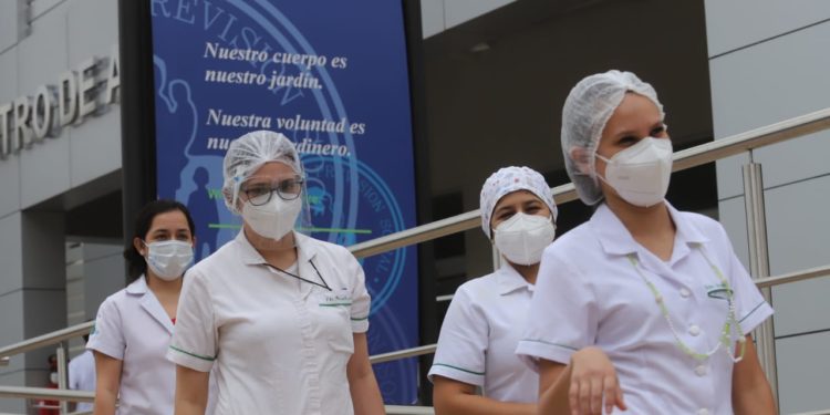 Salud ratifica impacto positivo de vacunación anticovid al personal sanitario