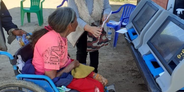 Continúan enseñando uso de máquina de votación en comunidades del Chaco Continúan enseñando uso de máquina de votación en comunidades del Chaco