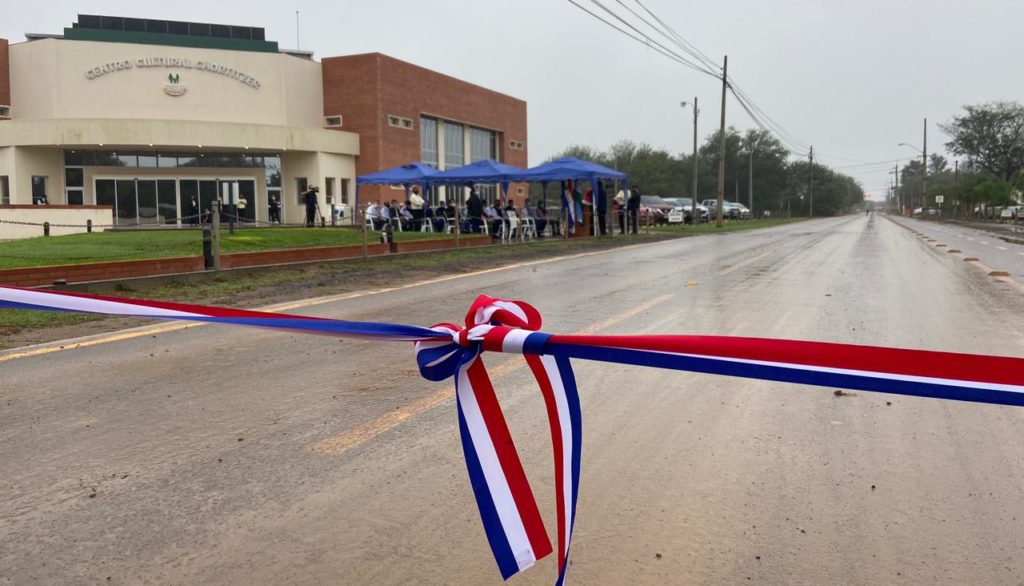 Inauguran pavimentación de 1.100 metros de extensión en Loma Plata Inauguran pavimentación de 1.100 metros de extensión en Loma Plata