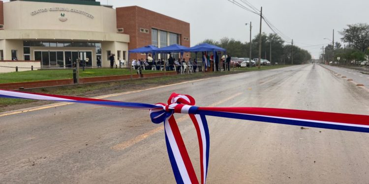 Inauguran pavimentación de 1.100 metros de extensión en Loma Plata