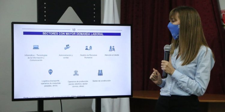 Más de 800 cursos de capacitación disponibles para mejorar posibilidades de empleo Más de 800 cursos de capacitación disponibles para mejorar posibilidades de empleo