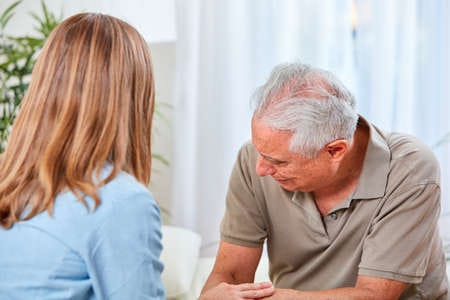 La desvalorización de los ancianos