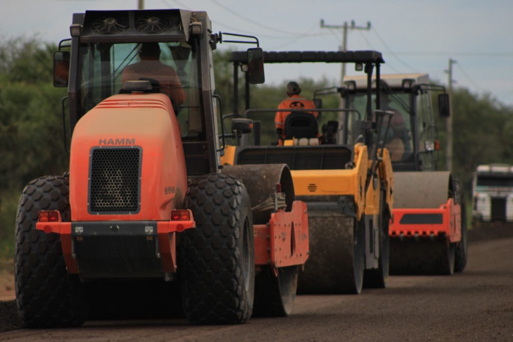 Mas de 100 personas trabajan en la construcción del Lote 1 del tramo Pozo Colorado- Concepción Mas de 100 personas trabajan en la construcción del Lote 1 del tramo Pozo Colorado- Concepción