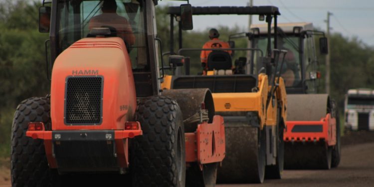 Mas de 100 personas trabajan en la construcción del Lote 1 del tramo Pozo Colorado- Concepción Mas de 100 personas trabajan en la construcción del Lote 1 del tramo Pozo Colorado- Concepción