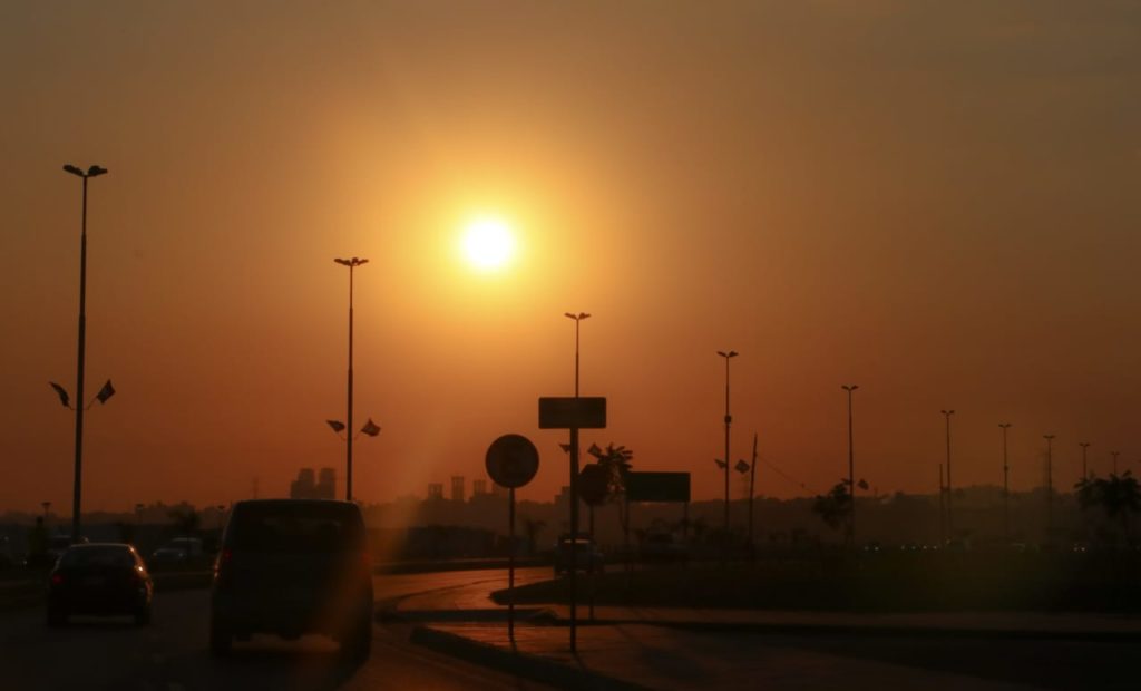 Inicio de semana laboral con cielo despejado y temperaturas cálidas Inicio de semana laboral con cielo despejado y temperaturas cálidas