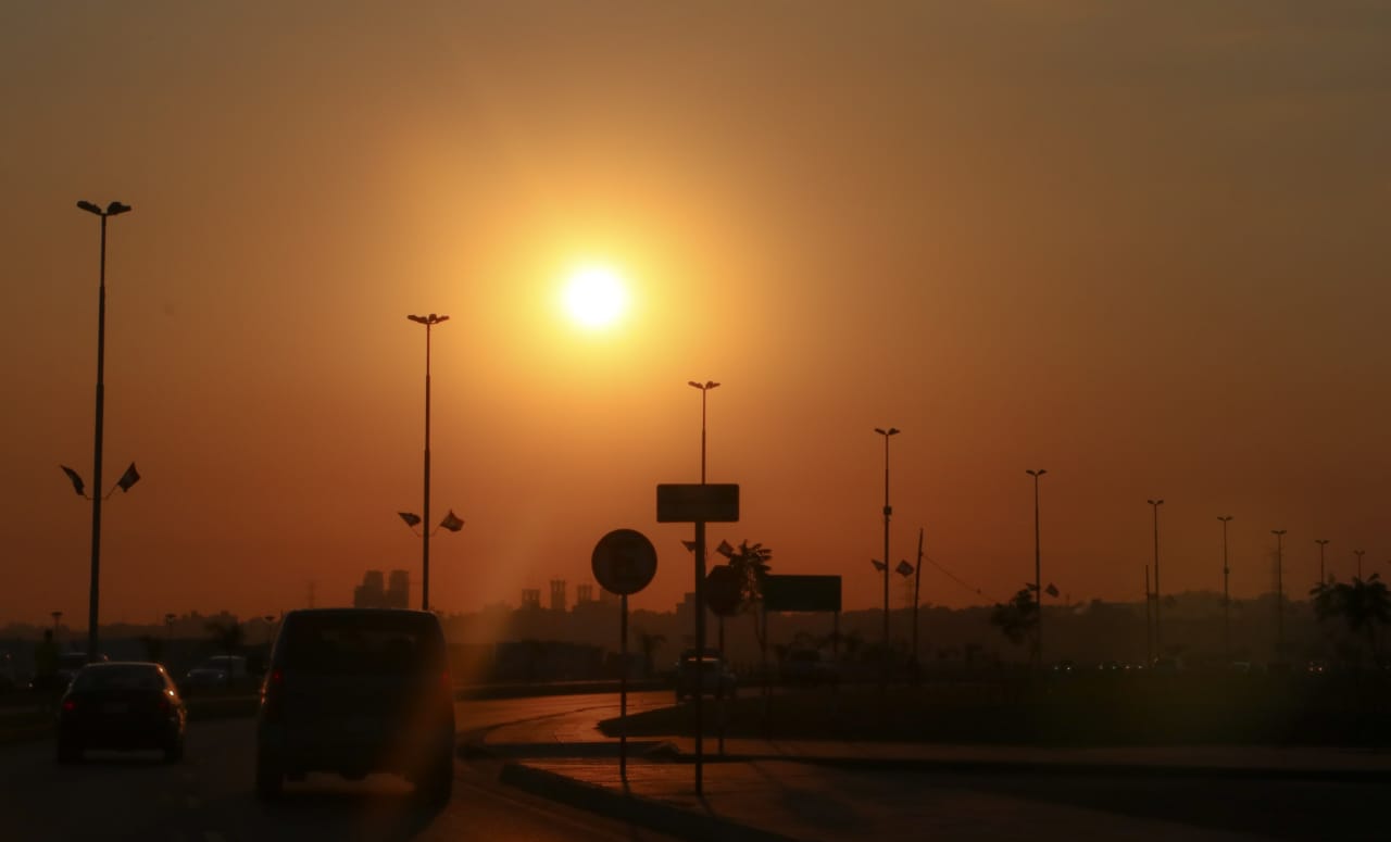 Inicio de semana laboral con cielo despejado y temperaturas cálidas