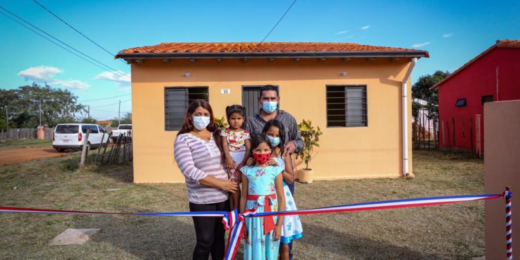 Gobierno entrega casi 250 viviendas en Concepción y ratifica compromiso