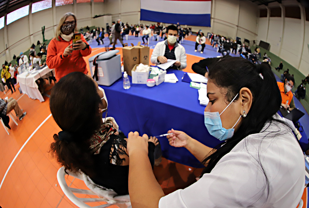 El 53% de los mayores de 52 años ya recibió la vacuna anticovid