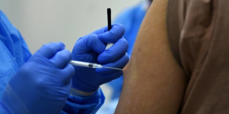 Pastores y Sacerdotes deben ser prioridad a recibir vacunas como trabajadores esenciales Pastores y Sacerdotes deben ser prioridad a recibir vacunas como trabajadores esenciales