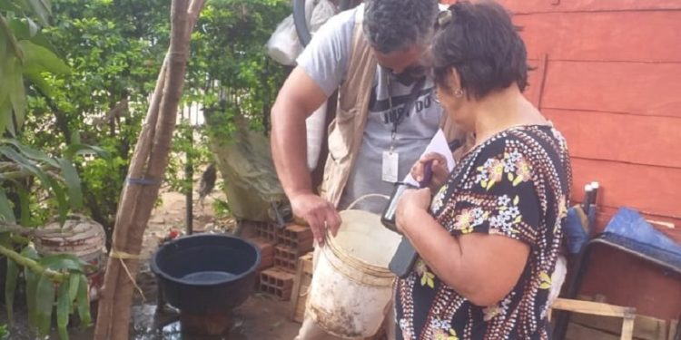 Diariamente debemos eliminar criaderos de Dengue Diariamente debemos eliminar criaderos de Dengue