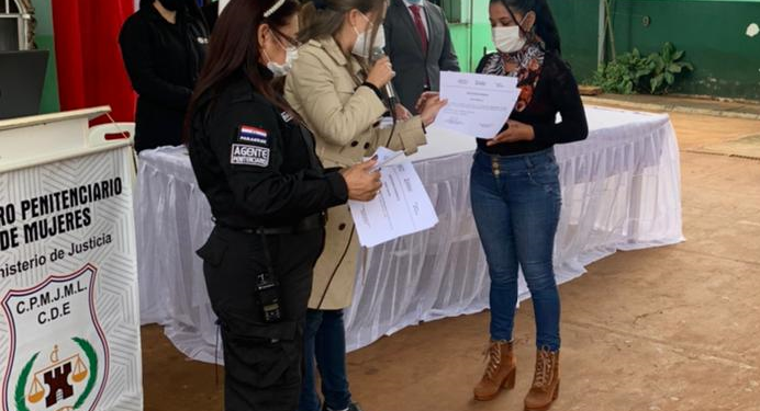 Mujeres privadas de libertad culminaron cursos en distintos oficios Mujeres privadas de libertad culminaron cursos en distintos oficios