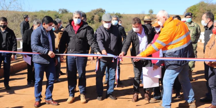 Itapuenses están mejor conectados con la inauguración de 10 puentes de hormigón armado Itapuenses están mejor conectados con la inauguración de 10 puentes de hormigón armado