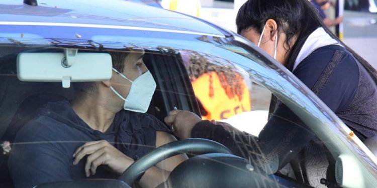 Personas de 35 años en adelante se vacunan desde este martes