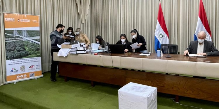 MOPC recibió ofertas de dos consorcios interesados en construir el Puente Bioceánico